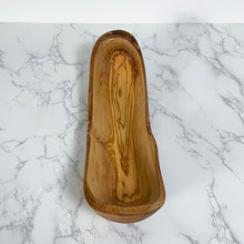 Afbeelding in Gallery-weergave laden, Bovenkant foto van de olijfhouten broodschaal van Olivenholz Erlebenal