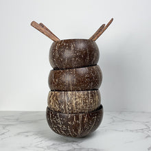 Afbeelding in Gallery-weergave laden, Set van vier Coconut Bowls Papu classic met vier kokoshouten lepels.