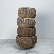 Afbeelding in Gallery-weergave laden, Set van vier Coconut Bowls Papu Stripe