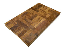 Afbeelding in Gallery-weergave laden, Kopshouten kaasplank. Handgemaakt in Nederland van gerecycled eikenhout.