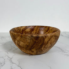 Afbeelding in Gallery-weergave laden, Voorkant foto van de olijfhouten ontbijtkom van Olivenholz Erleben