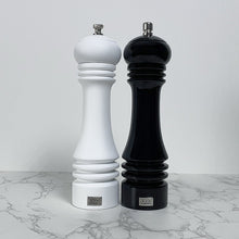 Afbeelding in Gallery-weergave laden, Zwarte en witte houten Peper- en zoutmolen set 23cm