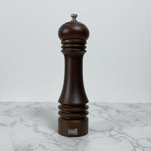 Afbeelding in Gallery-weergave laden, Chocolade bruine beukenhouten pepermolen van OGO Living